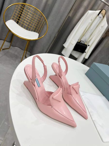fashion trend new glossy leather lace high-heeled sandals screen-printed triangle leather logo open bead vamp size35-41, Black
fashion trend new glossy leather lace high-heeled sandals screen-printed triangle leather logo open bead vamp size35-41, Black