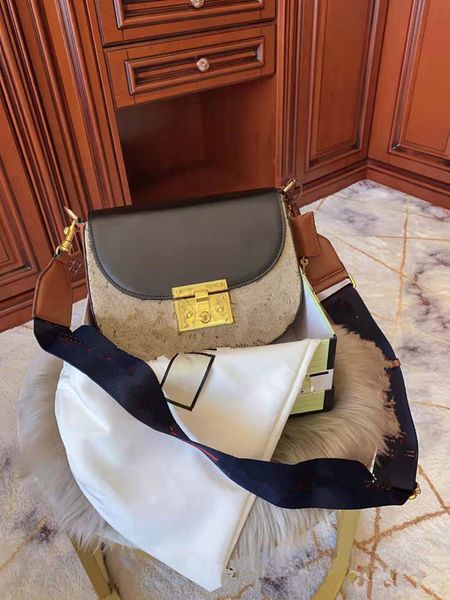 the new canvas spell genuine leather handbag saddle shoulder bucket woman worn female bag purses handbags girls women luxury handbag
the new canvas spell genuine leather handbag saddle shoulder bucket woman worn female bag purses handbags girls women luxury handbag