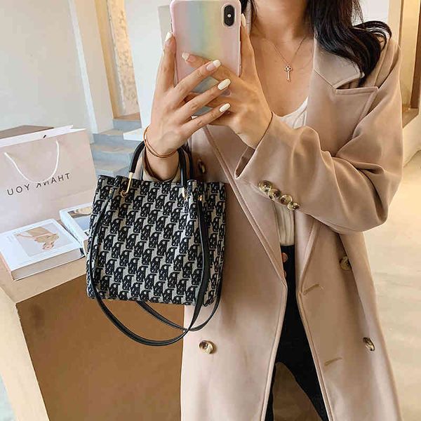 autumn small bag women's new fashion versatile trendy korean portable bucket one shoulder messenger bag 75% off factory outlet online s, Black;red
autumn small bag women's new fashion versatile trendy korean portable bucket one shoulder messenger bag 75% off factory outlet online s, Black;red