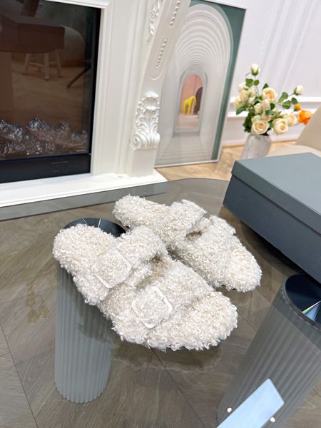 designer trendy fashion women's fur slippers multi-color comfortable breathable and luxurious, Black
designer trendy fashion women's fur slippers multi-color comfortable breathable and luxurious, Black
