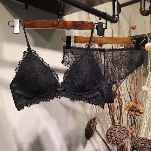 fashion design new french rimless cotton lace suit comfortable traceless thin triangle cup bra, Red;black
fashion design new french rimless cotton lace suit comfortable traceless thin triangle cup bra, Red;black
