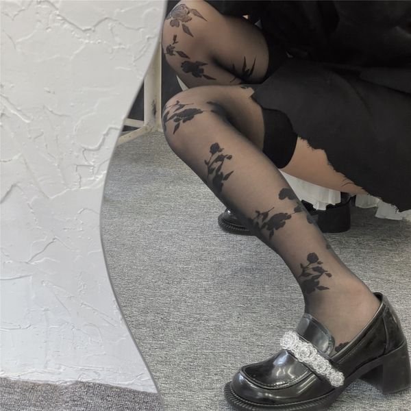 gentle girl dark rose thigh milk white french fenghuaduo silk stockings knee socks, Red;black
gentle girl dark rose thigh milk white french fenghuaduo silk stockings knee socks, Red;black