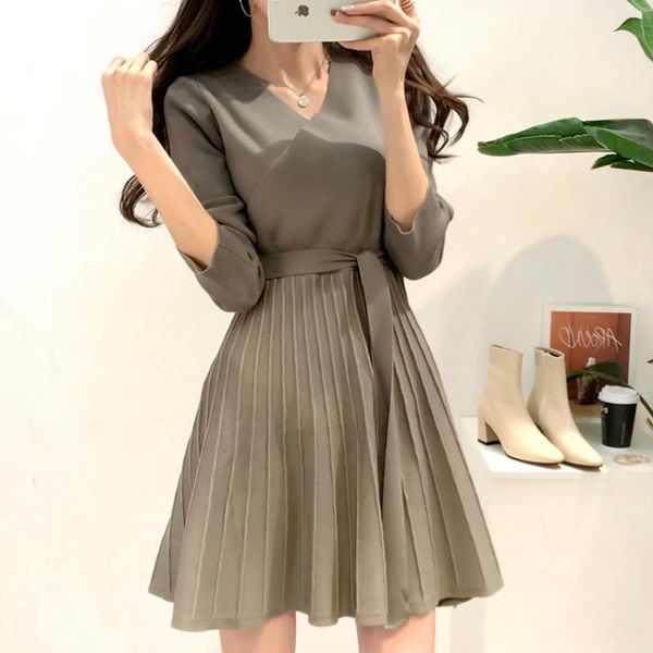 casual dresses autumn winter woman's korean chic elegant v-neck lace up waist knit pleated dress ladies french mid-length base, Black;gray 
casual dresses autumn winter woman's korean chic elegant v-neck lace up waist knit pleated dress ladies french mid-length base, Black;gray