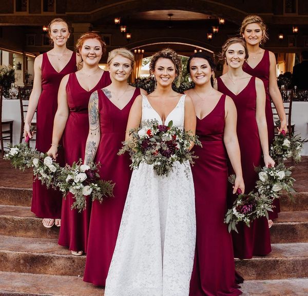 burgundy bridesmaid dresses 2021 plus size chiffon floor length v neck sleeveless custom made maid of honor gown beach wedding party, White;pink 
burgundy bridesmaid dresses 2021 plus size chiffon floor length v neck sleeveless custom made maid of honor gown beach wedding party, White;pink