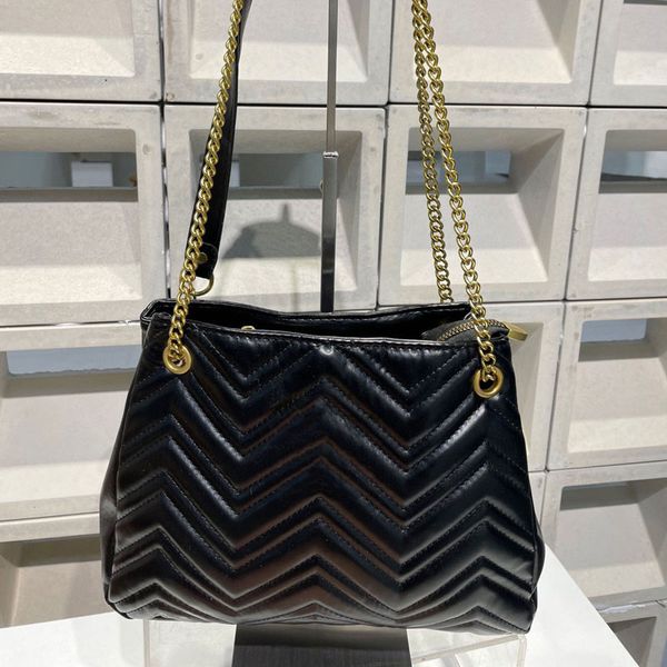 shoulder bags luxury designer women elegant fashion metal chain hand-held messenger bag mobile phone wallet pu leather pie premium brand no
shoulder bags luxury designer women elegant fashion metal chain hand-held messenger bag mobile phone wallet pu leather pie premium brand no