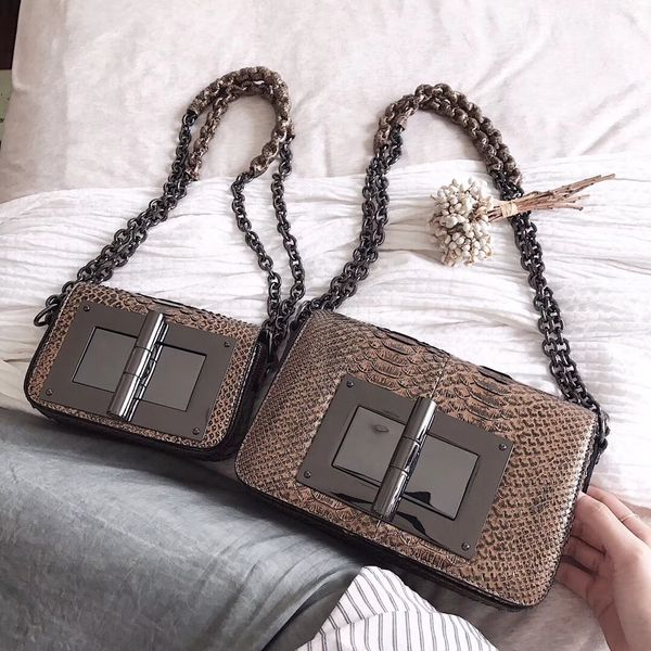 wholesale design purse24cm real snake skin with hardware big size fast delivery. contact me for details
wholesale design purse24cm real snake skin with hardware big size fast delivery. contact me for details