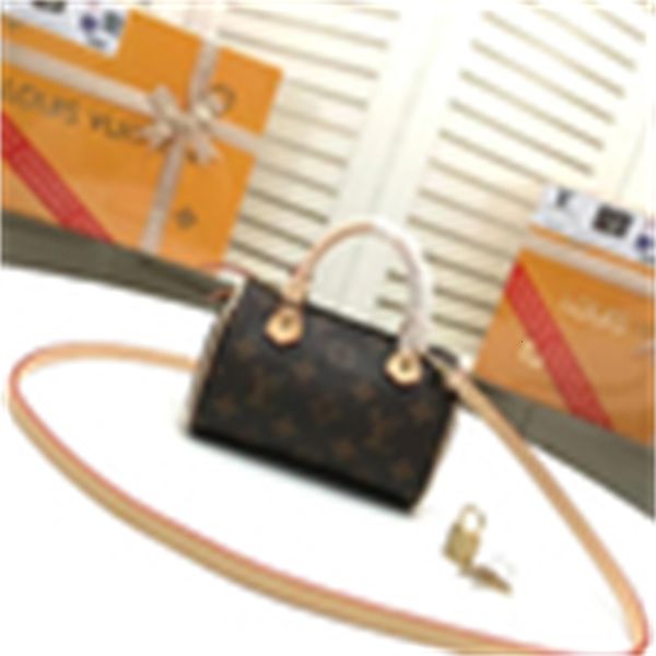 mini iconic cross m92645 presbyopia brand pillow bag female bag handbags designer handles shoulder bags totes luxury body m61252 bag clu
mini iconic cross m92645 presbyopia brand pillow bag female bag handbags designer handles shoulder bags totes luxury body m61252 bag clu