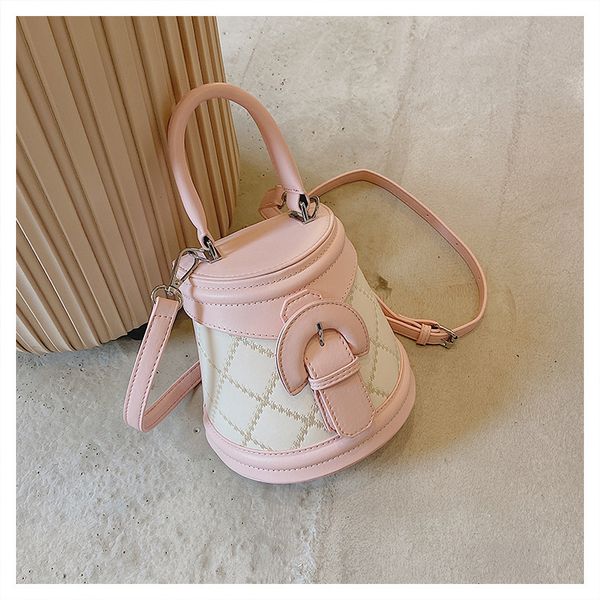 design s bucket high-capacity messenger korean fashion single shoulder summer net women's bag
design s bucket high-capacity messenger korean fashion single shoulder summer net women's bag