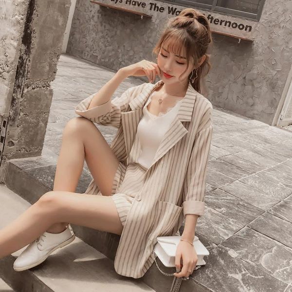 women's tracksuits fashion summer western suit female 2021 hong kong flavor loose stripe shorts two-piece, Gray
women's tracksuits fashion summer western suit female 2021 hong kong flavor loose stripe shorts two-piece, Gray