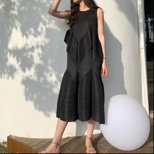miyake pleated dress women dresses summer 2021 long pleated lantern dress large size loose sleeveless bud dress women sundresses, Black;gray
miyake pleated dress women dresses summer 2021 long pleated lantern dress large size loose sleeveless bud dress women sundresses, Black;gray