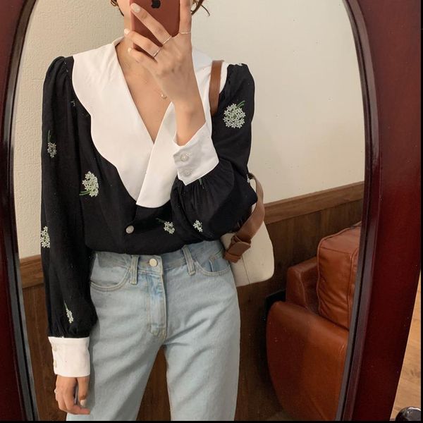 vintage blouses 2021 elegant v neck spliced printing embroidery korean cotton shirt women long sleeves loose, White
vintage blouses 2021 elegant v neck spliced printing embroidery korean cotton shirt women long sleeves loose, White