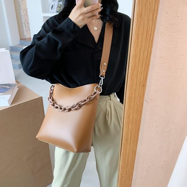 acrylic chain design small pu leather crossbody bags for women 2021 trend elegant travel bucket lady shoulder handbags
acrylic chain design small pu leather crossbody bags for women 2021 trend elegant travel bucket lady shoulder handbags