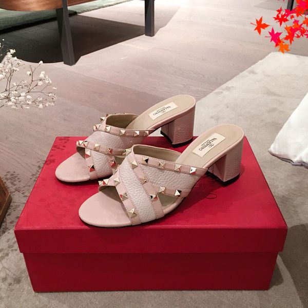 2021 designer luxurys slippers women sandals fashion beach shoes flip flops flat non-slip classical hole slipper with box size 35-41 -g0555, Black
2021 designer luxurys slippers women sandals fashion beach shoes flip flops flat non-slip classical hole slipper with box size 35-41 -g0555, Black