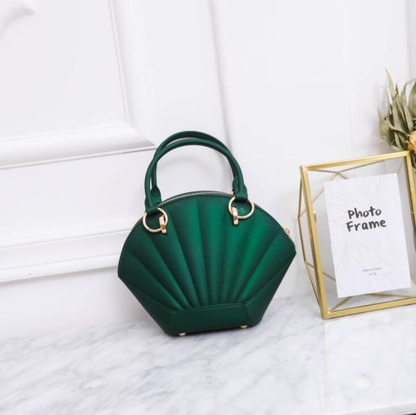 wholesale women bag of environmentally friendly fabrics womens chain bags fashion stereo jelly shell handbags sweet little fresh summe, Black;red
wholesale women bag of environmentally friendly fabrics womens chain bags fashion stereo jelly shell handbags sweet little fresh summe, Black;red