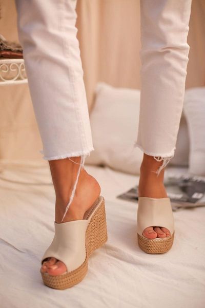 sandals zerile wire mesh detailed platform high-heeled female slippers, Black
sandals zerile wire mesh detailed platform high-heeled female slippers, Black