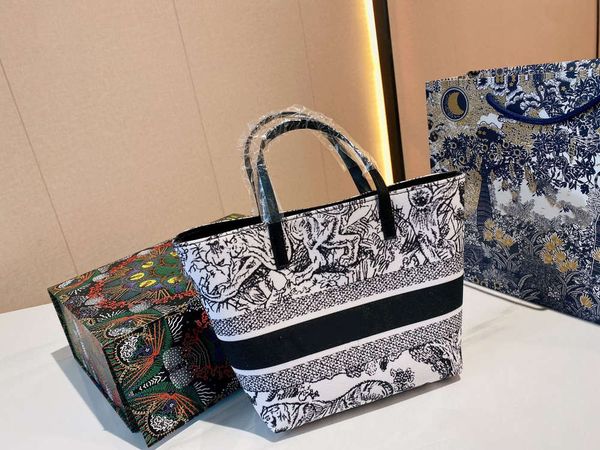 2021 small shopping bags handbags fashion patterns versatile styles soft comfortable and casual temperament high-end brand designers handbag
2021 small shopping bags handbags fashion patterns versatile styles soft comfortable and casual temperament high-end brand designers handbag