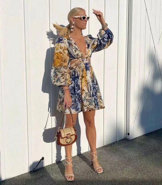 summer 2021 personalized strapping waist stitching printed lantern sleeve v-neck a-line short dress, Black;gray
summer 2021 personalized strapping waist stitching printed lantern sleeve v-neck a-line short dress, Black;gray