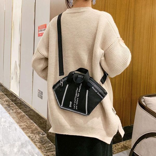 cross body women large capacity handbags casual canvas tote bag creative mask shoulder bags female fashion trendy ladies shopping
cross body women large capacity handbags casual canvas tote bag creative mask shoulder bags female fashion trendy ladies shopping