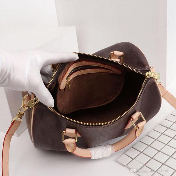 new lady original bag handbag classic cowhide bags 25cm 30cm speedy women luxury designer quality flower oxidize 2021 totes pillow high itsm
new lady original bag handbag classic cowhide bags 25cm 30cm speedy women luxury designer quality flower oxidize 2021 totes pillow high itsm