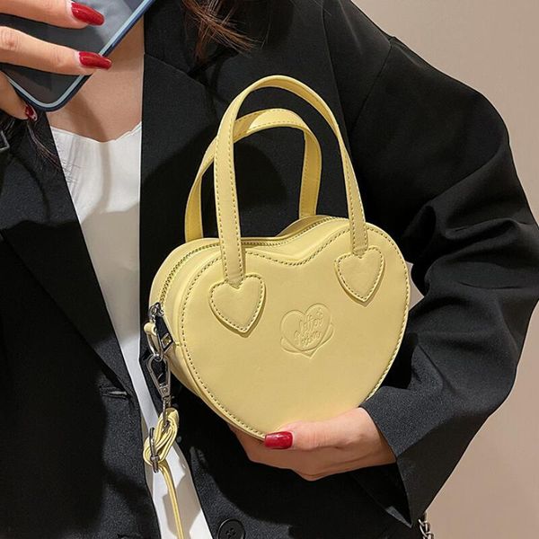 evening bags high-quality heart-shaped personalized unique handbag 2021 fashion women's designer all-match shoulder messenger bag
evening bags high-quality heart-shaped personalized unique handbag 2021 fashion women's designer all-match shoulder messenger bag