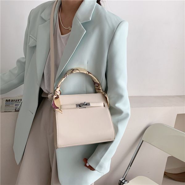 this year's popular messenger women's summer net red one shoulder armpit small square bag
this year's popular messenger women's summer net red one shoulder armpit small square bag
