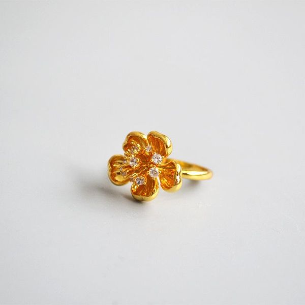 cluster rings minority cold wind bright crystal stamen flower three-dimensional blooming copper plated gold ring eat, Golden;silver 
cluster rings minority cold wind bright crystal stamen flower three-dimensional blooming copper plated gold ring eat, Golden;silver