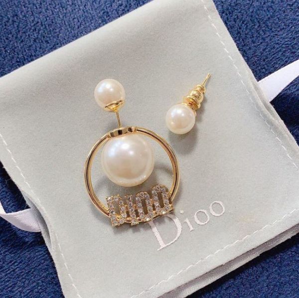 chandeliers earrings dijia / djia with pearl letters inlaid diamond 925 silver needle back hanging fashion style
chandeliers earrings dijia / djia with pearl letters inlaid diamond 925 silver needle back hanging fashion style