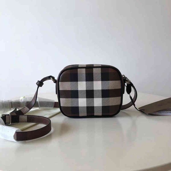 handbag b checkered home one shoulder messenger camera bag printed embossed small square simple summer fashion piece, Black;red
handbag b checkered home one shoulder messenger camera bag printed embossed small square simple summer fashion piece, Black;red