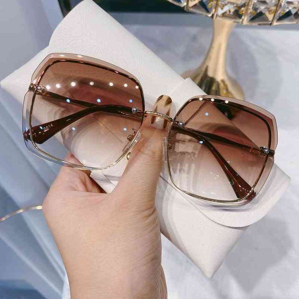 sunglasses frameless korean crystal trimming trend box gradient curved leg women's, White;black
sunglasses frameless korean crystal trimming trend box gradient curved leg women's, White;black