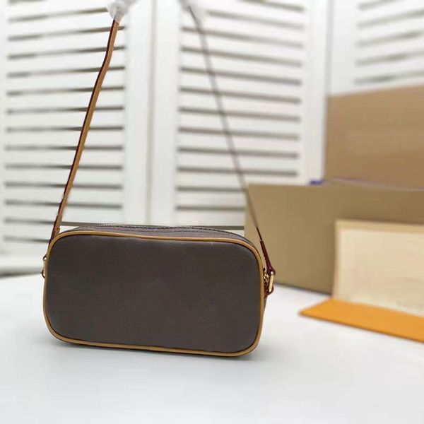 luxurys underarm shoulder bag female diagonal print bags patchwork letter thread genuine leather chains zipper soft vintage retro baguette c
luxurys underarm shoulder bag female diagonal print bags patchwork letter thread genuine leather chains zipper soft vintage retro baguette c