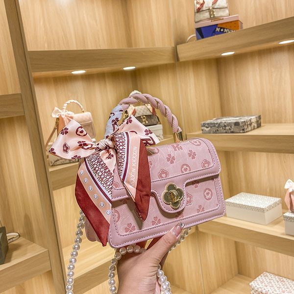 luxury handbags 2021 summer new single shoulder bag messenger handbag female silk scarf embossed small square bag chain texture fashion
luxury handbags 2021 summer new single shoulder bag messenger handbag female silk scarf embossed small square bag chain texture fashion