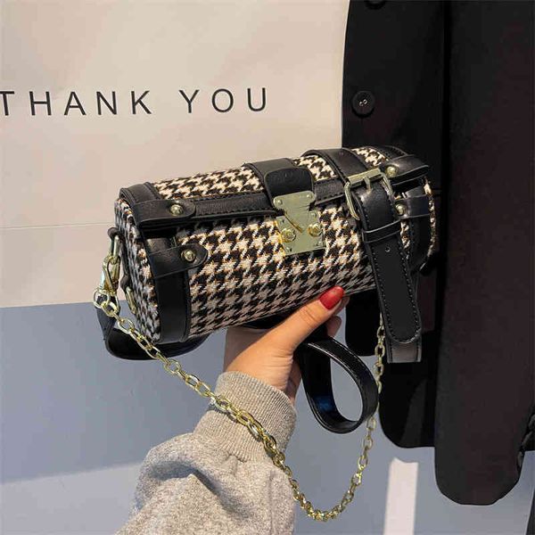 handbag korean fashion cylinder bag women's 2021 thousand bird lattice pillow single shoulder messenger, Black;red
handbag korean fashion cylinder bag women's 2021 thousand bird lattice pillow single shoulder messenger, Black;red