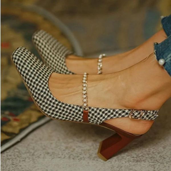 dress shoes 2021 retro one line with thick high heels square head pearl sandals female xia baotou thousand bird lattice km009, Black
dress shoes 2021 retro one line with thick high heels square head pearl sandals female xia baotou thousand bird lattice km009, Black