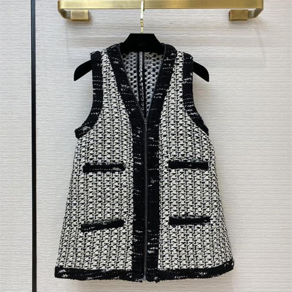 women's vests 2021 autumn high-end quality 93% wool plaid waistcoat chic elegant v-neck tweed vest c012, Black;white
women's vests 2021 autumn high-end quality 93% wool plaid waistcoat chic elegant v-neck tweed vest c012, Black;white