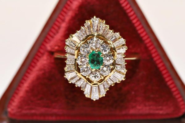 cluster rings perfect vintage original 18k gold natural diamond and emerald decorated pretty ring, Golden;silver
cluster rings perfect vintage original 18k gold natural diamond and emerald decorated pretty ring, Golden;silver