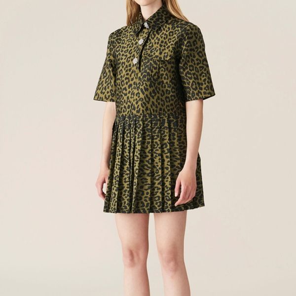 leopard jacquard women short 2021 new turn-down collar office high waist pleated mini es robes with crystal buttons srgn, Black;gray
leopard jacquard women short 2021 new turn-down collar office high waist pleated mini es robes with crystal buttons srgn, Black;gray