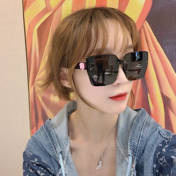 round metal sunglasses, both men and women are equipped with shiny glass lenses, full of personality, low-key luxury. with box, White;black
round metal sunglasses, both men and women are equipped with shiny glass lenses, full of personality, low-key luxury. with box, White;black
