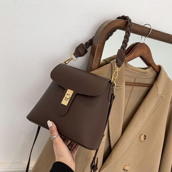 handbag women luxurys designers bags 2021 crossbody bag weave strap armpit qualit purse multi pochette louisbags_18
handbag women luxurys designers bags 2021 crossbody bag weave strap armpit qualit purse multi pochette louisbags_18