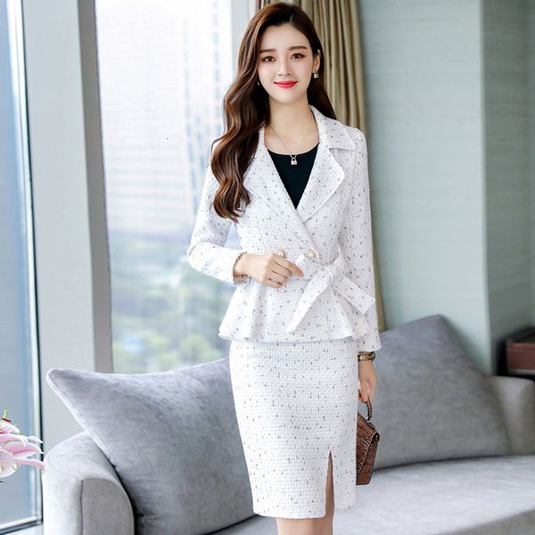 autumn and 2021 new slim skirt winter fashion thick wool two-piece women's pieces of clothing pigg, White
autumn and 2021 new slim skirt winter fashion thick wool two-piece women's pieces of clothing pigg, White