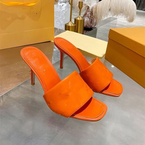 with box foam runner sandal earth brown triple black white sand resin mens slides kanye slipper luxurys designers women home loafers
with box foam runner sandal earth brown triple black white sand resin mens slides kanye slipper luxurys designers women home loafers