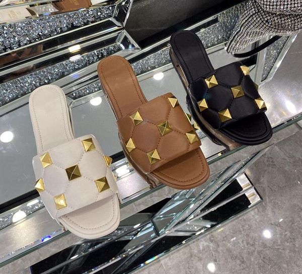 2021 new diamond plaid square-toe flat-bottomed slippers women open-toed rivet sandals outside wear on the beach, Black
2021 new diamond plaid square-toe flat-bottomed slippers women open-toed rivet sandals outside wear on the beach, Black
