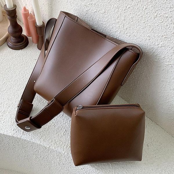 cross body high capacity solid color pu leather crossbody bags for women 2021 bucket lady handbags with wide belt travel
cross body high capacity solid color pu leather crossbody bags for women 2021 bucket lady handbags with wide belt travel