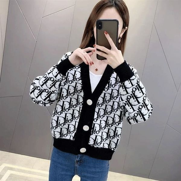 2021 women's sweaters web celebrity with the same temperament versatile large version loose autumn and winter blue long sleeve luxury k, White;black
2021 women's sweaters web celebrity with the same temperament versatile large version loose autumn and winter blue long sleeve luxury k, White;black