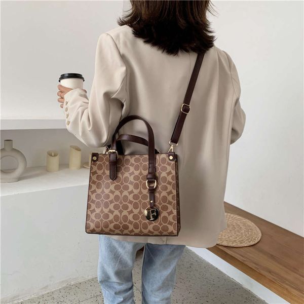 hbp luxury designer2020 summer new tote women's versatile one shoulder fashion printed portable messenger bag
hbp luxury designer2020 summer new tote women's versatile one shoulder fashion printed portable messenger bag