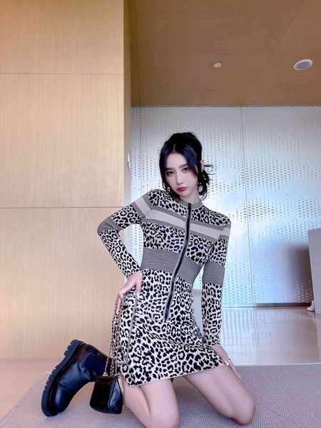 street style dresses designer party dress women skirt paris fashion week limited edition inverted triangle badge chest lapel slim star same, Black;pink 
street style dresses designer party dress women skirt paris fashion week limited edition inverted triangle badge chest lapel slim star same, Black;pink