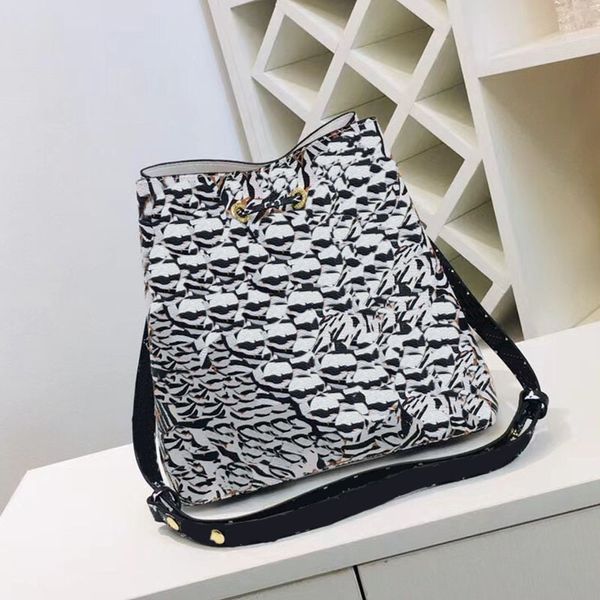 quality monogram canvas drawstring bucket bag women large crossbody back bags ladies shoulder handbag purse colored leather trim multi-layer
quality monogram canvas drawstring bucket bag women large crossbody back bags ladies shoulder handbag purse colored leather trim multi-layer