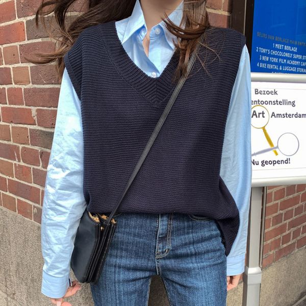 2021 new women sleeveless korean style outwear elegant v neck knitted sweater vest autumn harajuku waistcoat vintage pullover czzw, White;black
2021 new women sleeveless korean style outwear elegant v neck knitted sweater vest autumn harajuku waistcoat vintage pullover czzw, White;black