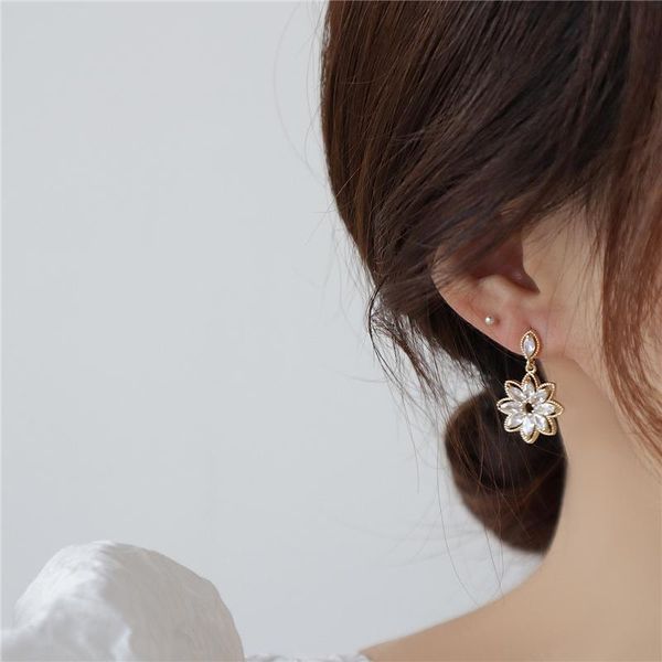dangle & chandelier vintage flower earrings for ladies golden delicate korean earring zirconia hollow lace stud women's jewelry gift, Silver
dangle & chandelier vintage flower earrings for ladies golden delicate korean earring zirconia hollow lace stud women's jewelry gift, Silver