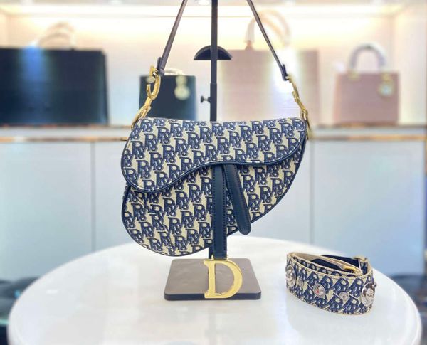luxury saddle bag fashion lady shoulder msenger famous digner casual canvas crossbody handbags big strap
luxury saddle bag fashion lady shoulder msenger famous digner casual canvas crossbody handbags big strap