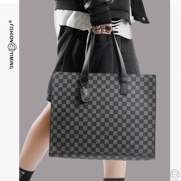 handbag 2021 men's lattice bag single shoulder messenger business trip computer briefcase tide, Black;red
handbag 2021 men's lattice bag single shoulder messenger business trip computer briefcase tide, Black;red